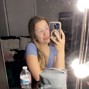 Meet your Posher, Mia